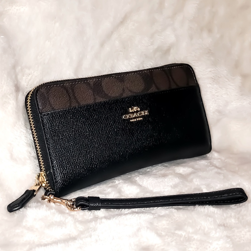 Coach Accordion Zip Wallet Wristlet (brown/black)